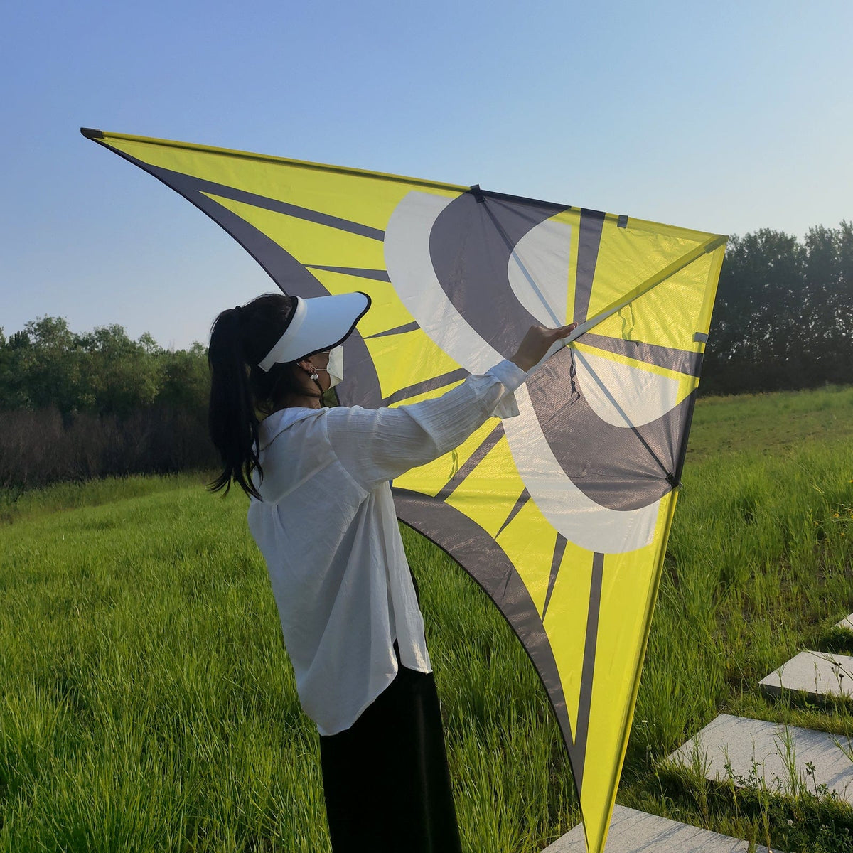 Giant Kite for Adults Easy to Fly, 9ft Huge Delta Kite-Flying Hoofer
